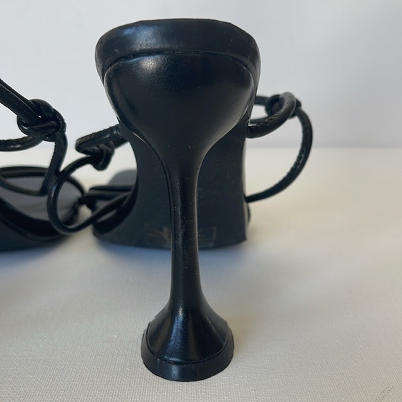 NWOT H by HALSTON PICASSO BLACK STRAPPY SQUARE TOE SPOOL HEELS SANDALS 8.5M - Picture 11 of 12